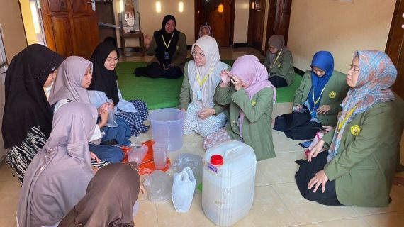 Inovasi Pondok Pesantren Al Azhaar Tulungagung Menghasilkan Probiotik untuk Meningkatkan Sistem Imun bersama KKN UPN “Veteran” Jawa Timur