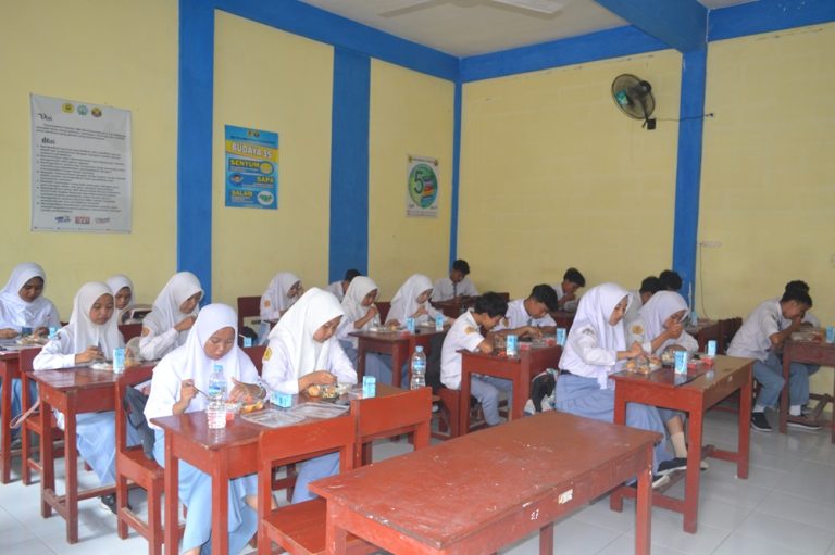 SPPG Khusus Pesantren Al Azhaar Tulungagung Salurkan 3.417 Paket Makanan Bergizi kepada Siswa