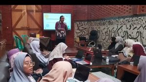 "Para guru LPI Al Azhaar Tulungagung mengikuti pelatihan Artificial Intelligence dan coding di Ruang Al Batul, Kedungwaru, Tulungagung."
